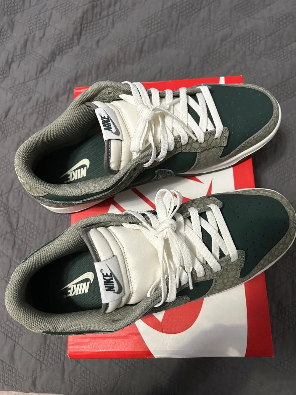 Nike Men’s Low Retro Prm - Low-Top Sneakers in Dark Green and Olive- size 13